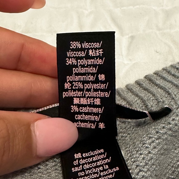 Victoria’s Secret Angel Crewneck Sweater - Picture 8 of 9